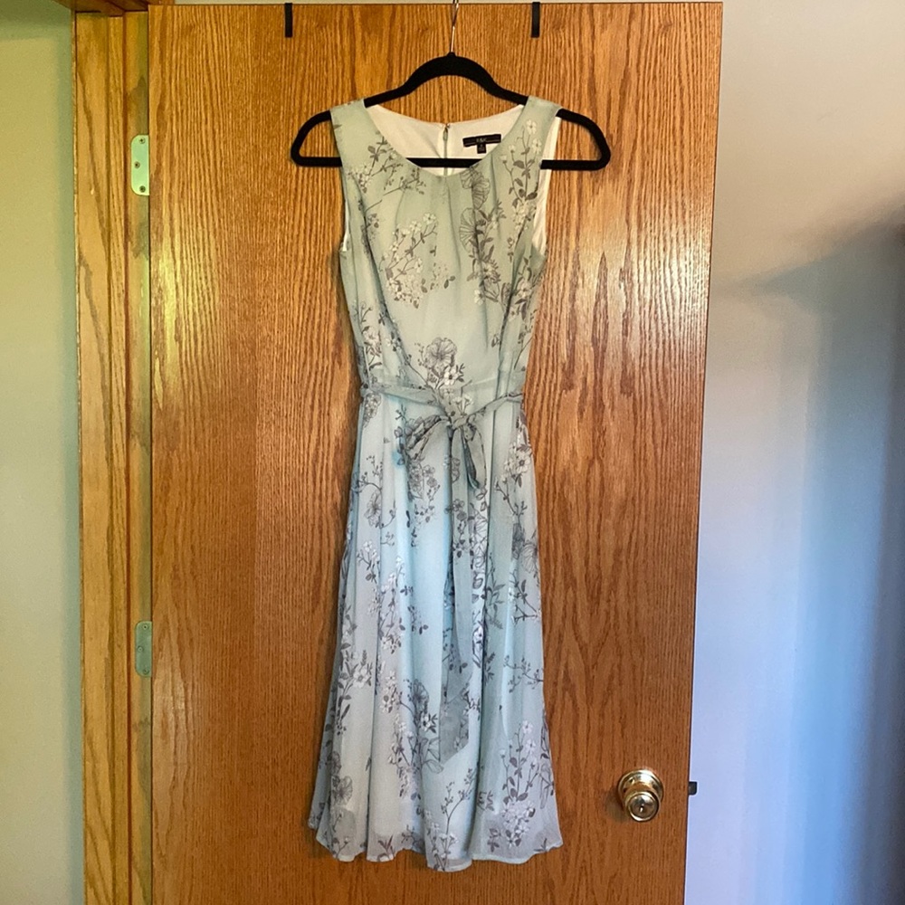 R & K light green sleeveless dress size 4